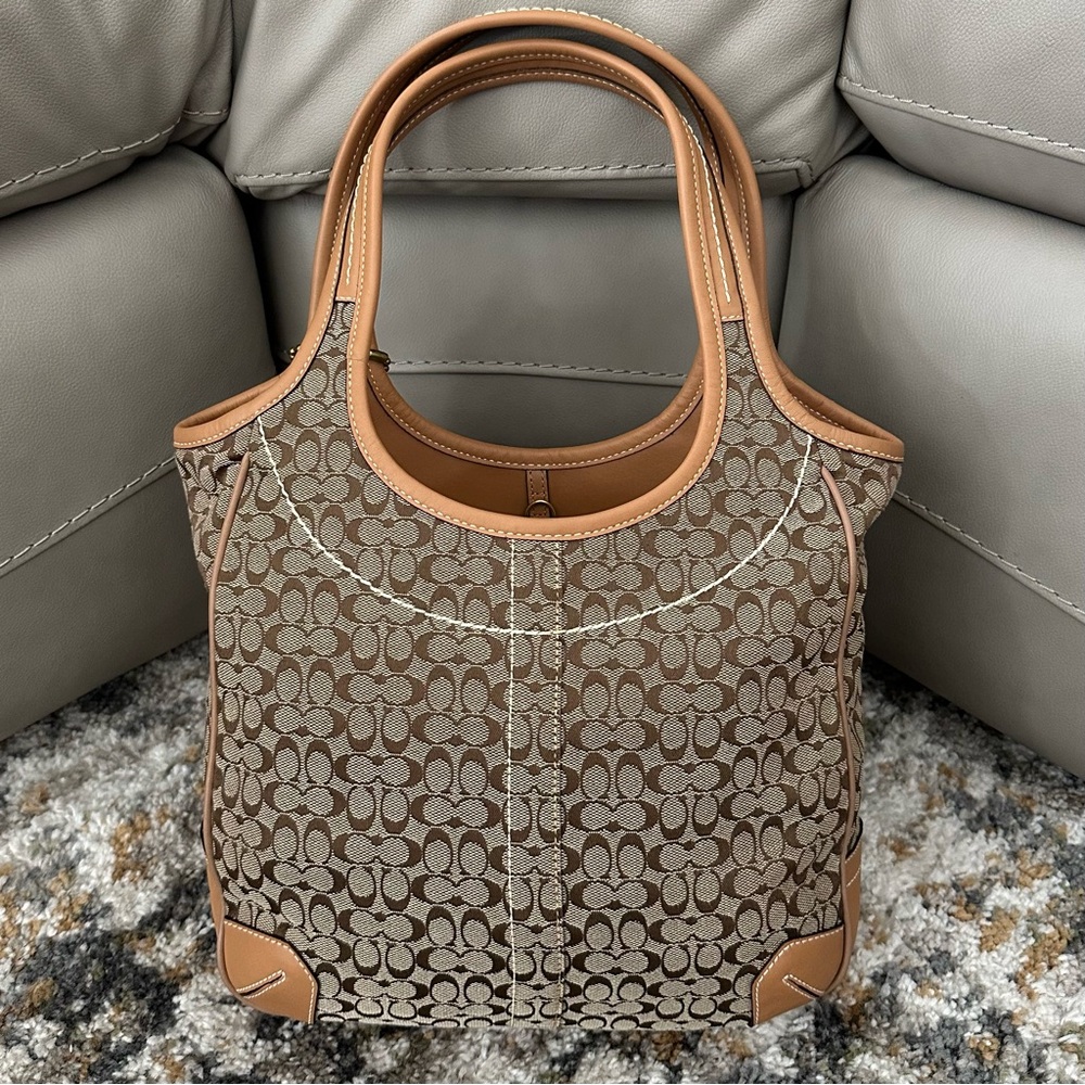 COACH 2007 TAN LEATHER JACQUARD CANVAS SHOULDER BAG WITH ORIGINAL HANGTAG - Picture 4 of 15